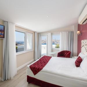 Deluxe Double Room with Balcony and Sea View
