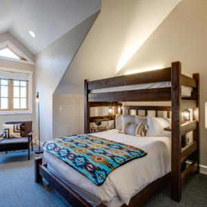 Deluxe Double Room (2 Adults + 1 Child)