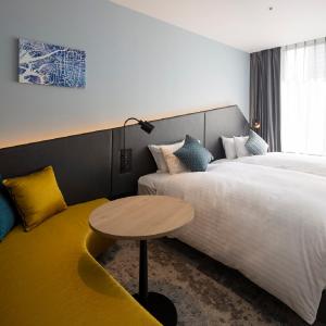 Superior Twin Room with Private Bathroom and Lounge Access - Top Floor - Non-Smoking