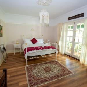 The Rose King Suite with Spa Bath