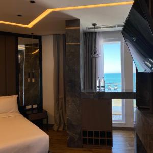 Deluxe King Suite
