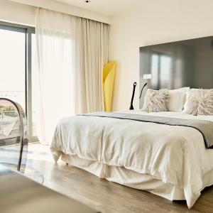 Deluxe Double Sea Facing Room with Balcony