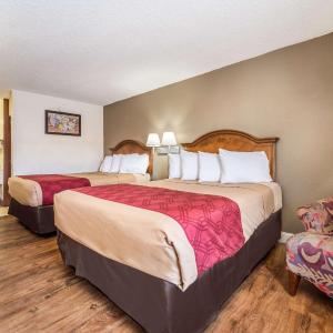Queen Room with Two Queen Beds - Non-Smoking