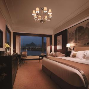 Terrace Mountain View King Room 