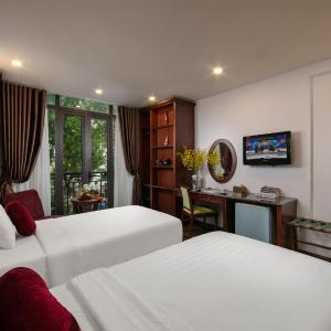 Quadruple Room with Balcony