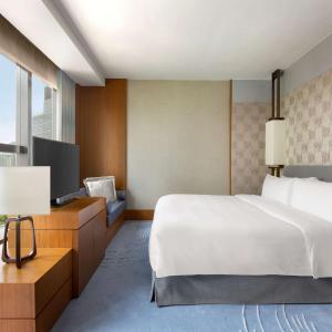 Club Premier King Room with City View