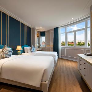 Superior Twin Room with City View