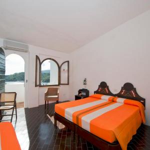Double or Twin Room with Sea View