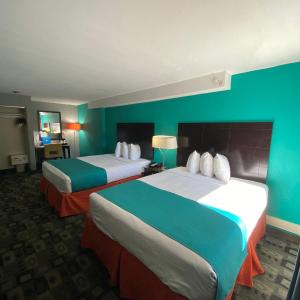 Queen Room with Two Queen Beds - Smoking