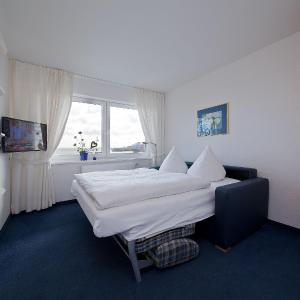 Comfort One-Bedroom Apartment with Terrace and Sea View