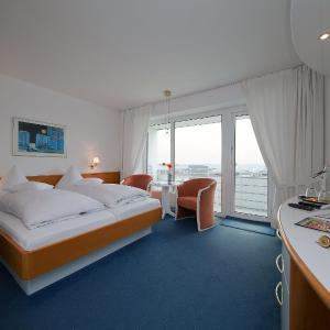 Comfort Double Room with Balcony and Sea View