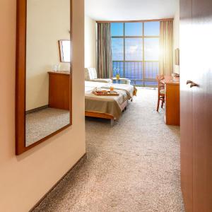 Family Room with Balcony and Sea View - Free Beach Access