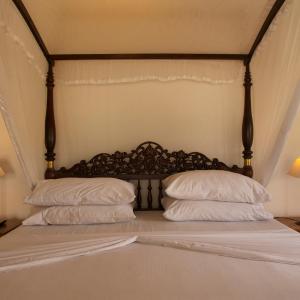 Luxury Suite with Private Balcony