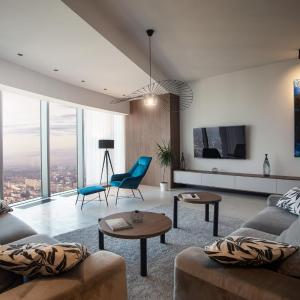 Deluxe One-Bedroom Apartment with Bath