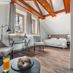 Family Room (2 Adults + 2 Children)