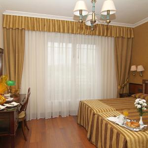 Double or Twin Room (1-2 Adults)