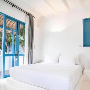 Deluxe Double Room with Terrace