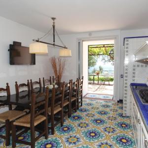 Three-Bedroom Deluxe Apartment