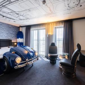 Theme room