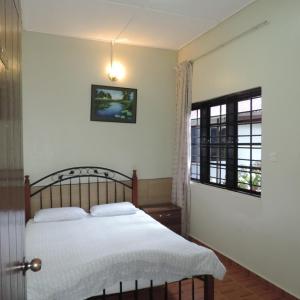 Standard Double Room with Shared Bathroom