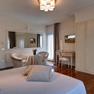 Junior Suite with Balcony