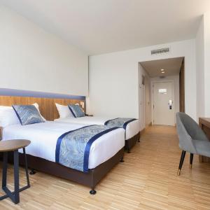Double Room (1 Adult + 1 child )