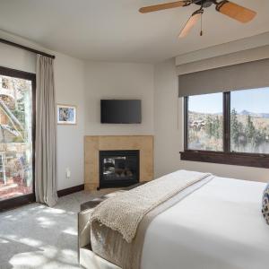 Signature Three Bedroom Residence Connecting