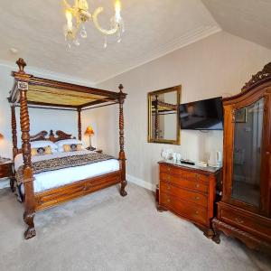 Four Poster Room with Sea View