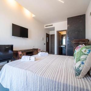 Deluxe Double Room with Balcony and Sea View