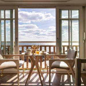 Prestige Room with Bow Window