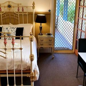 Queen Room with Garden View