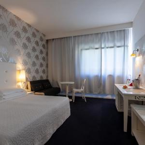 Double Room with Street View