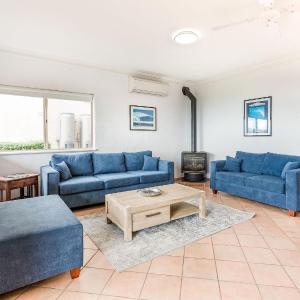 Three-Bedroom Apartment Ocean Front D/Stairs