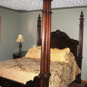 Queen Room with Shared Bathroom