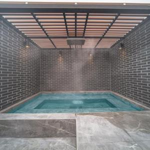 [Outdoor Heated Pool Not in Operation]Suite Terrace A