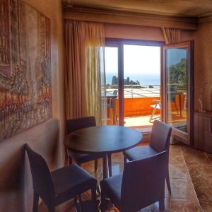 Family Room with Side Sea View
