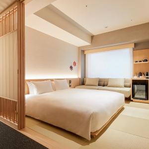 Corner King Room