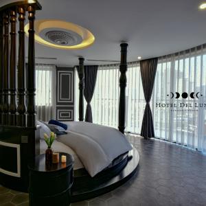 Executive Suite with Balcony and Panoramic View