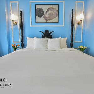 King Room with Balcony and City View