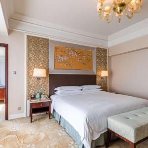 Executive Suite with Club Benefits
