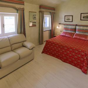 Studio with Sofa Bed