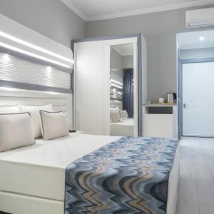 Single Room with Pool View