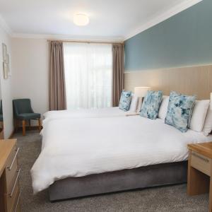 Family Room (2 Adults + 1 Child)