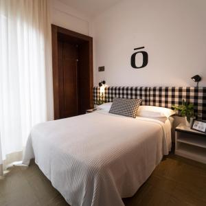 Queen Standard Room