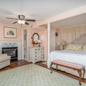 King Room with Twin Bed