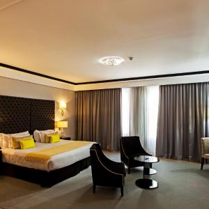 Family Suite (2 Adults + 2 Children)
