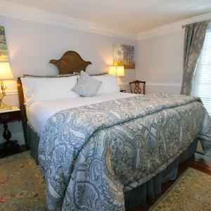 King Room with Fireplace - Charlotte
