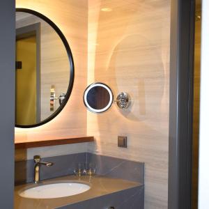 Deluxe Double or Twin Room with Pool Access