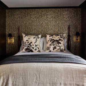 Nathaniel Lord Junior Suite