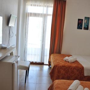 Standard Triple Room with Sea View